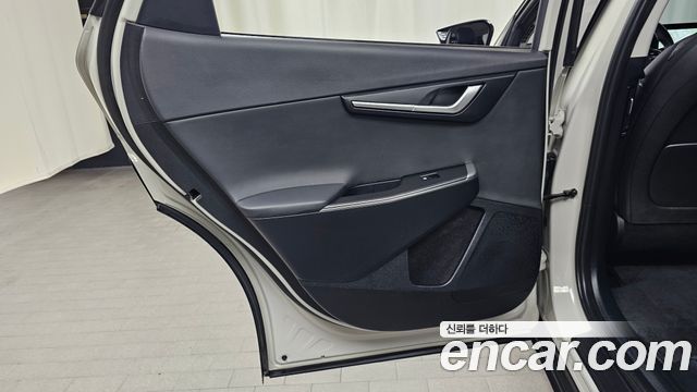 Kia EV6 Long Range Light 2023 — фото 25