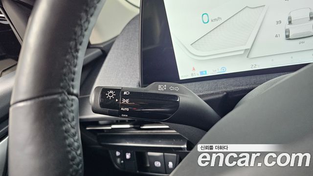 Kia EV6 Long Range Light 2023 — фото 28