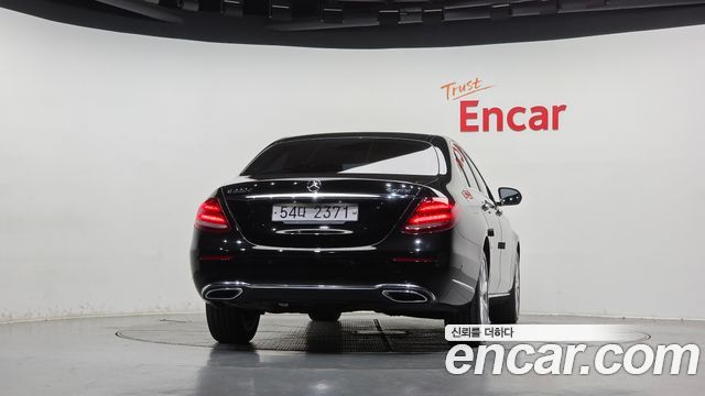 Mercedes-Benz E-Class (W213) E220d 4MATIC Exclusive 2018 — фото 4