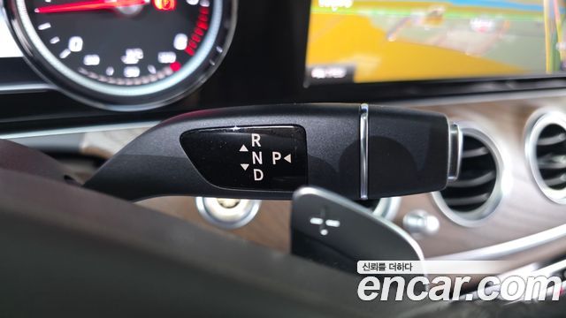 Mercedes-Benz E-Class (W213) E220d 4MATIC Exclusive 2018 — фото 9