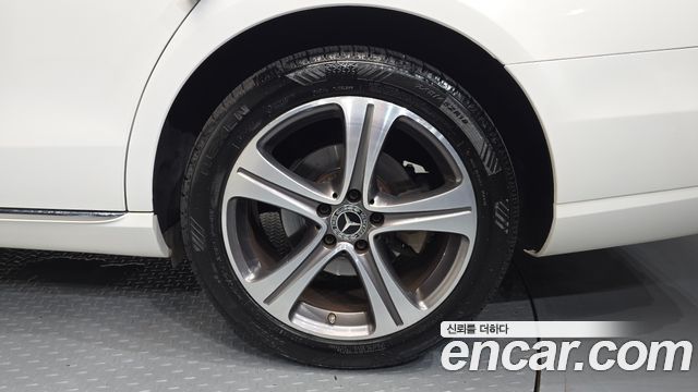 Mercedes-Benz E-Class (W213) E220d Avantgarde 2019 — фото 21