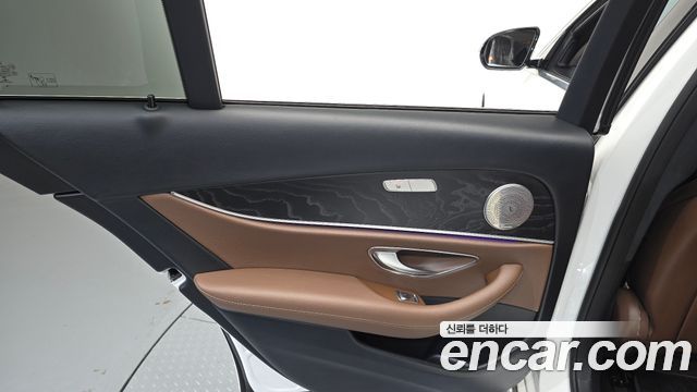 Mercedes-Benz E-Class (W213) E220d Avantgarde 2019 — фото 25