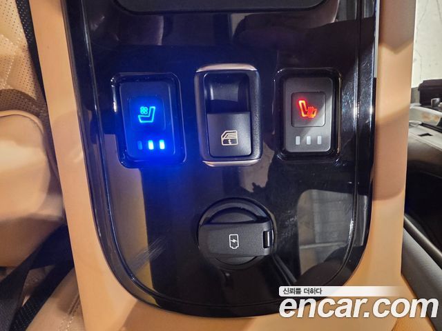Kia Carnival (IV) Gasoline 9-seater Limousine(Special vehicle) 2021 — фото 20