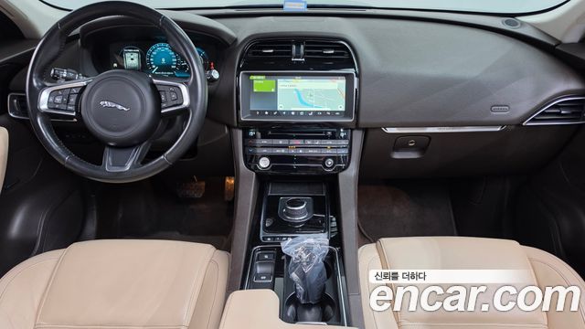 Jaguar F-PACE 20d Prestige 2018 — фото 7