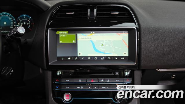 Jaguar F-PACE 20d Prestige 2018 — фото 14