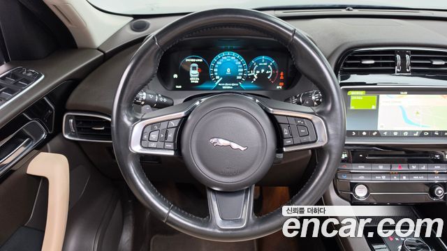 Jaguar F-PACE 20d Prestige 2018 — фото 15