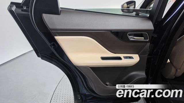 Jaguar F-PACE 20d Prestige 2018 — фото 25