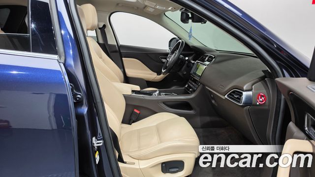 Jaguar F-PACE 20d Prestige 2018 — фото 26