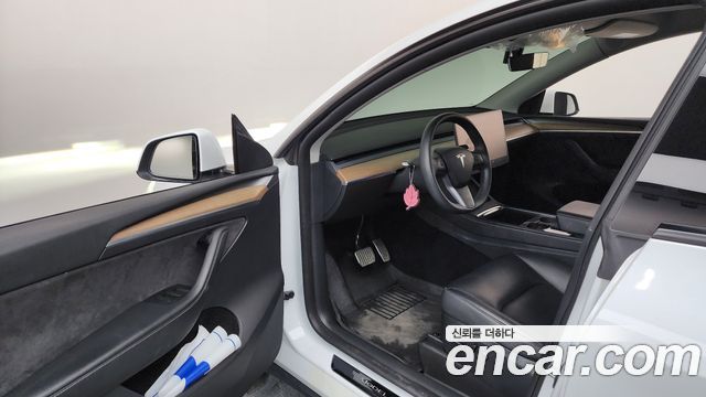 Tesla Model Y RWD 2024 — фото 10