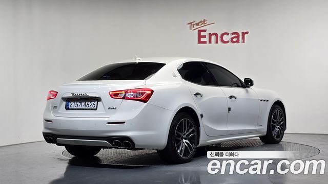 Maserati Ghibli 3.0 GranLusso 3rd 2018 — фото 2