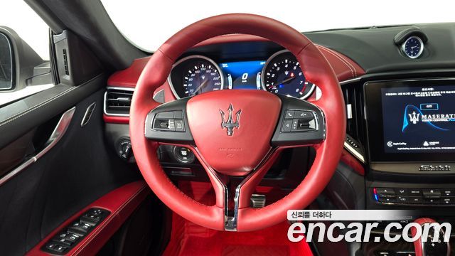 Maserati Ghibli 3.0 GranLusso 3rd 2018 — фото 13