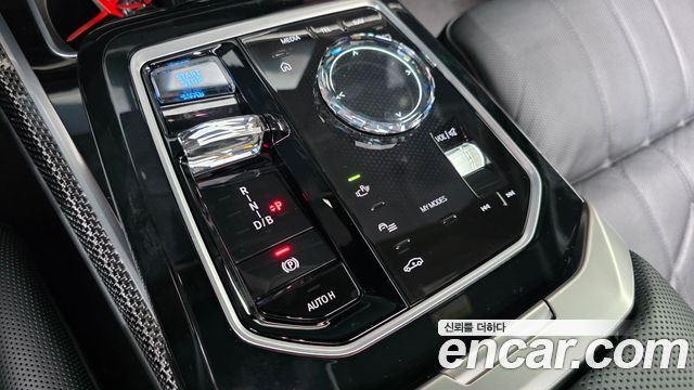 BMW i7 (G70) M70 xDrive 2024 — фото 9