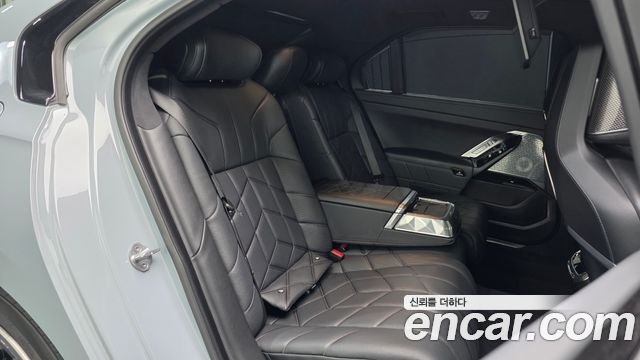 BMW i7 (G70) M70 xDrive 2024 — фото 11