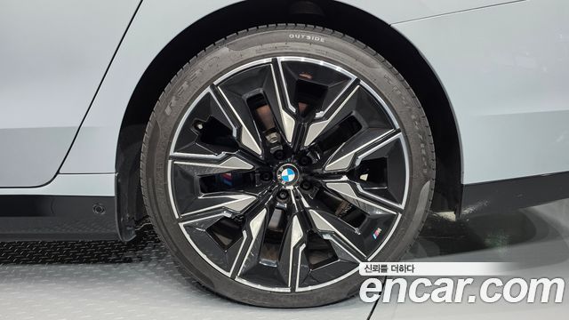 BMW i7 (G70) M70 xDrive 2024 — фото 21