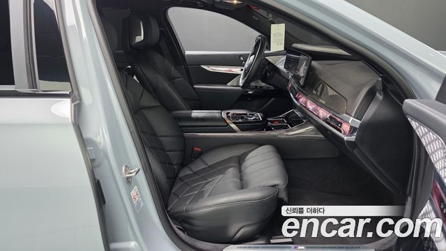 BMW i7 (G70) M70 xDrive 2024 — фото 26