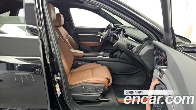 Audi e-tron 55 Quattro Sportback 2021 — фото 11