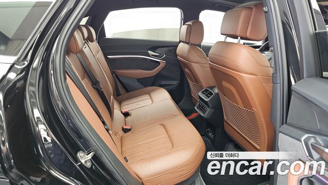 Audi e-tron 55 Quattro Sportback 2021 — фото 12