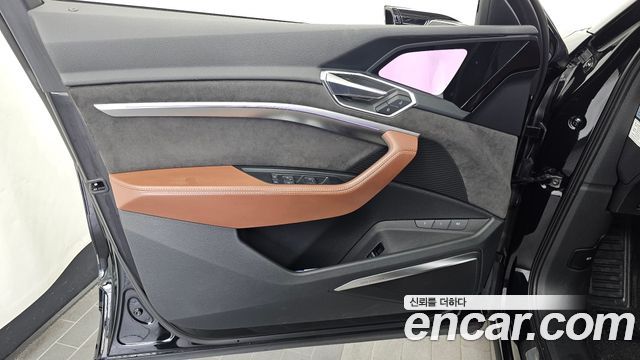 Audi e-tron 55 Quattro Sportback 2021 — фото 24