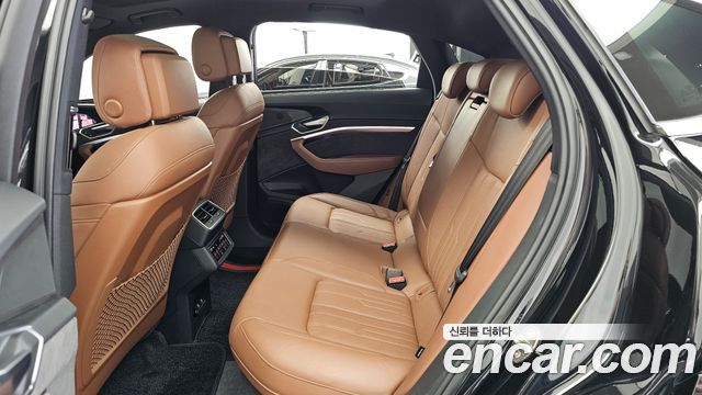 Audi e-tron 55 Quattro Sportback 2021 — фото 26