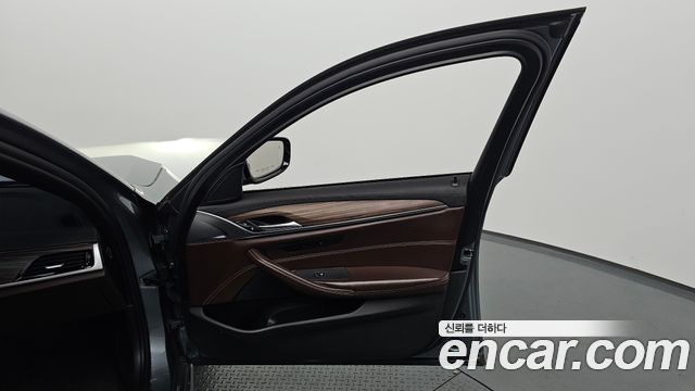 BMW 5 Series (G30) 530i M Sport Package Plus 2018 — фото 24