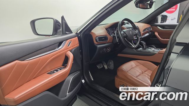Maserati Levante 3.0 AWD GranSport 2021 — фото 10