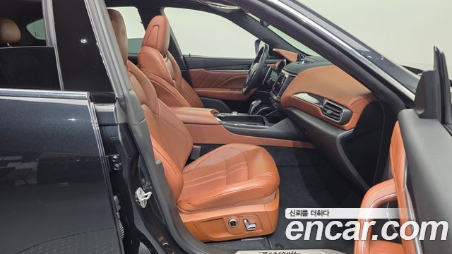 Maserati Levante 3.0 AWD GranSport 2021 — фото 11