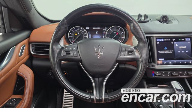 Maserati Levante 3.0 AWD GranSport 2021 — фото 13