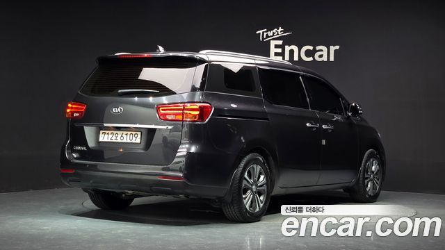 Kia Carnival 11-Seater Prestige 2020 — фото 2