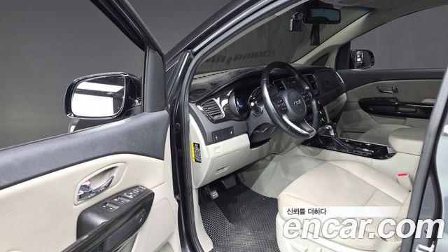 Kia Carnival 11-Seater Prestige 2020 — фото 11
