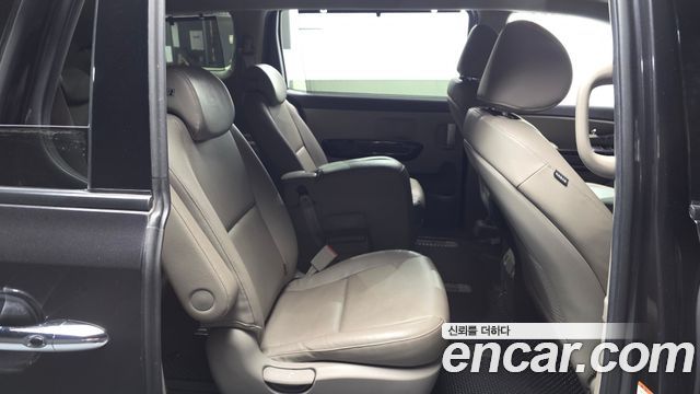 Kia Carnival 11-Seater Prestige 2020 — фото 12