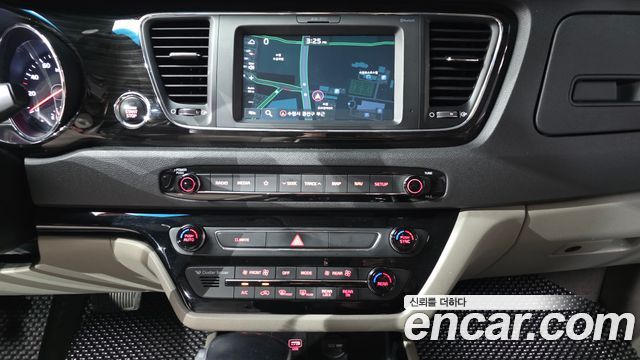 Kia Carnival 11-Seater Prestige 2020 — фото 14