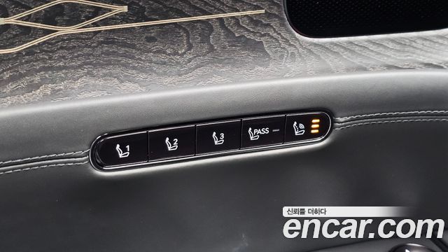 Genesis G90 (RS4) Gasoline 3.5 Turbo e-S/C AWD Black 2025 — фото 36