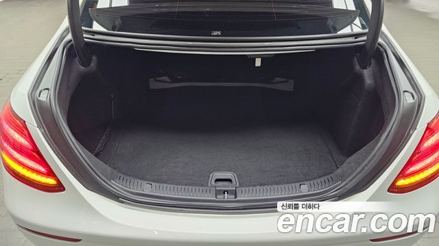 Mercedes-Benz E-Class (W213) E200 Avantgarde 2018 — фото 16