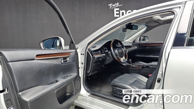 Lexus ES350 Supreme XV60 2013 — фото 10