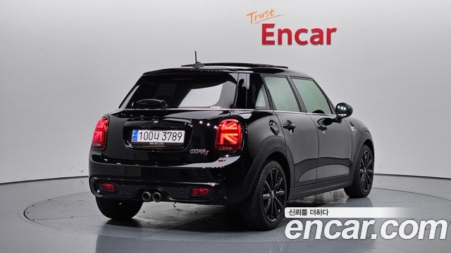 MINI Cooper S 5Door Standard 3rd 2019 — фото 2