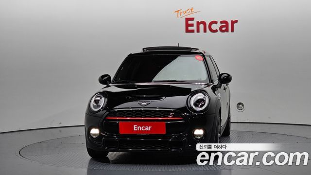 MINI Cooper S 5Door Standard 3rd 2019 — фото 3