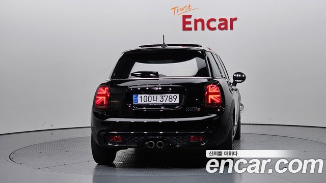 MINI Cooper S 5Door Standard 3rd 2019 — фото 4