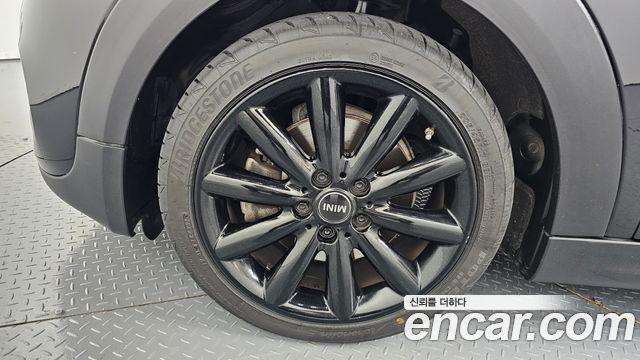 MINI Cooper S 5Door Standard 3rd 2019 — фото 5