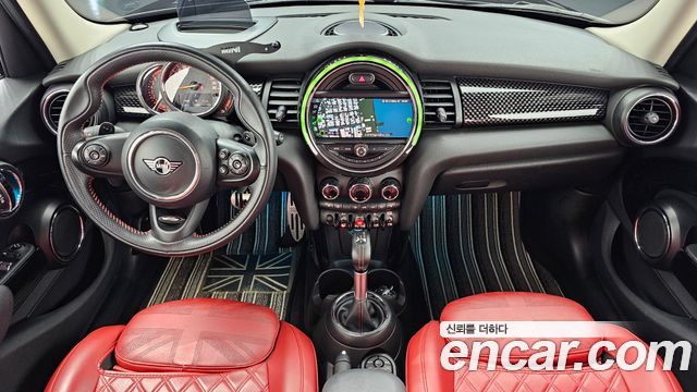 MINI Cooper S 5Door Standard 3rd 2019 — фото 7