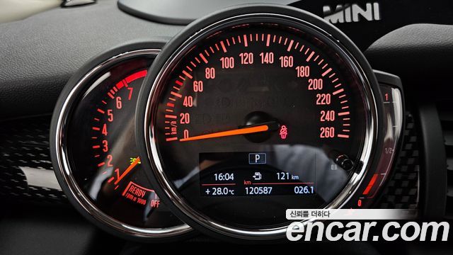 MINI Cooper S 5Door Standard 3rd 2019 — фото 8