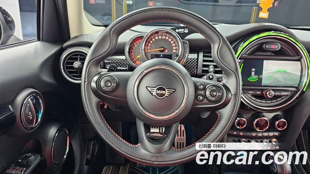 MINI Cooper S 5Door Standard 3rd 2019 — фото 17