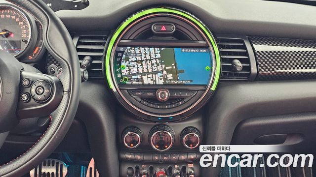 MINI Cooper S 5Door Standard 3rd 2019 — фото 18