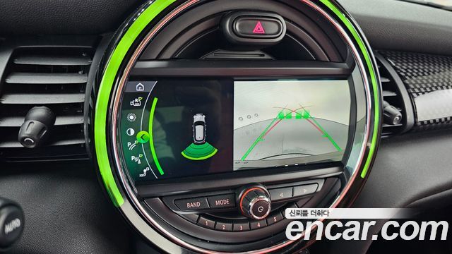 MINI Cooper S 5Door Standard 3rd 2019 — фото 19