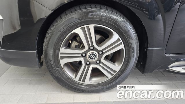 KG Mobility (SsangYong) Korando Turismo 4WD Chateau 9-seater 2015 — фото 5