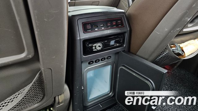 KG Mobility (SsangYong) Korando Turismo 4WD Chateau 9-seater 2015 — фото 19
