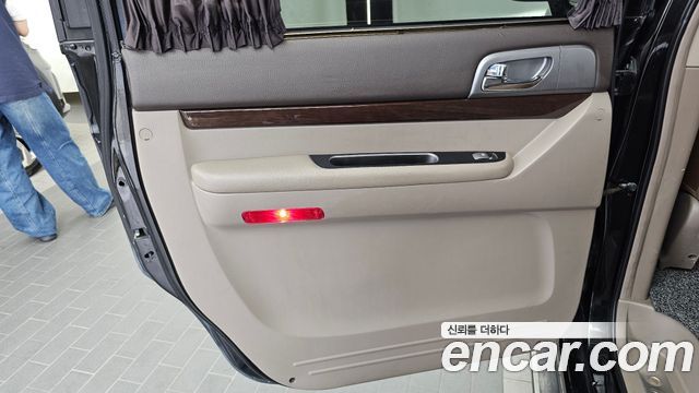KG Mobility (SsangYong) Korando Turismo 4WD Chateau 9-seater 2015 — фото 25