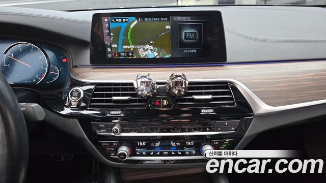 BMW 5 Series (G30) 520d M Sport Package Plus 2017 — фото 16