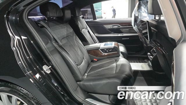 BMW 7 Series (G11) 730Ld xDrive 2016 — фото 11