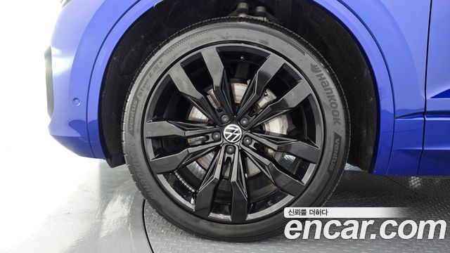 Volkswagen Touareg (III) 3.0 TDI R-Line 2023 — фото 5