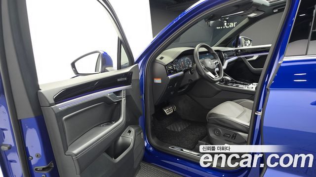 Volkswagen Touareg (III) 3.0 TDI R-Line 2023 — фото 10